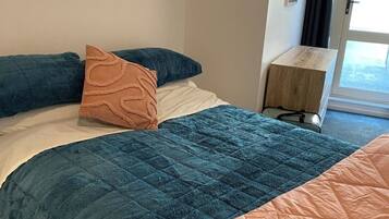 Iron/ironing board, WiFi, bed sheets
