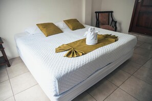 Double Room, City View | Free WiFi - Carpao Lodge (Puerto Ayora)
