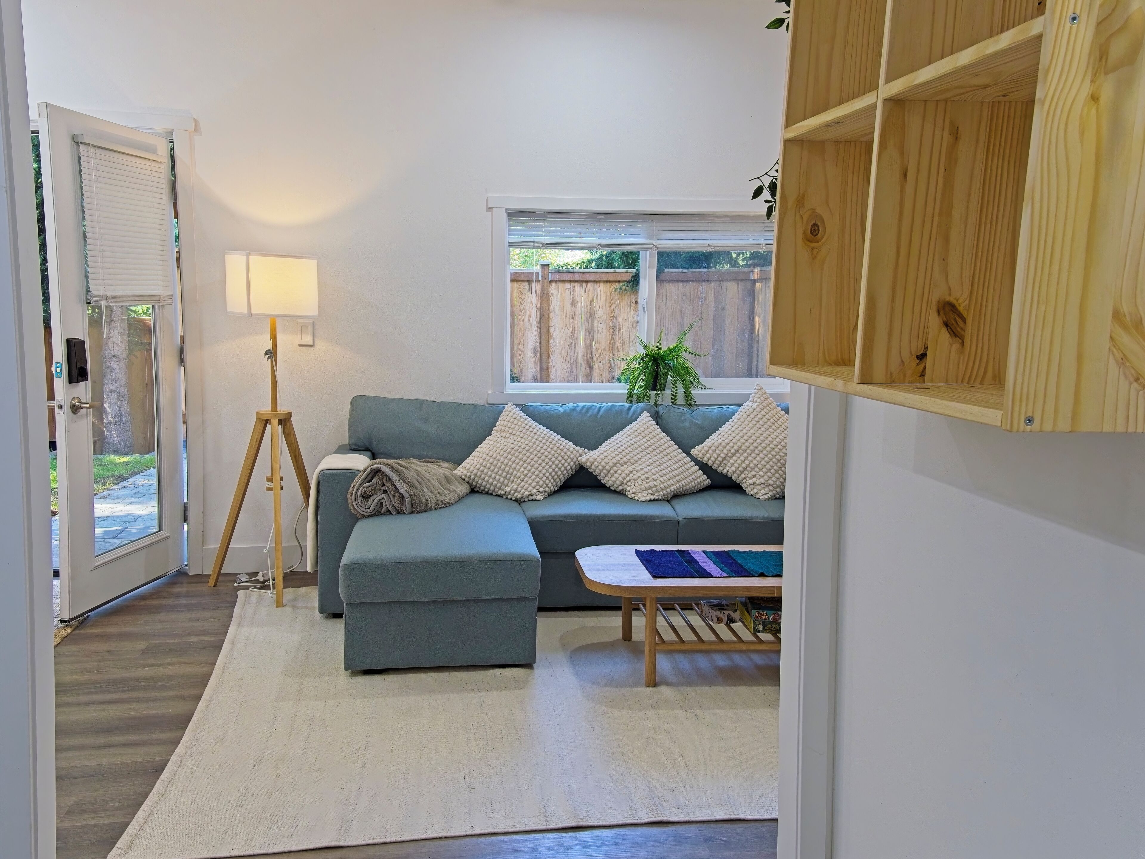 Een televisie en boeken