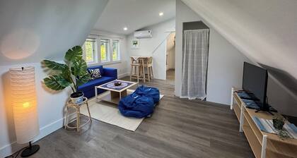 Cozy house close to Lake Washington with AC and a front and back yard