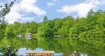 Charming 2-bedroom cabin in beautiful Mountain Rest on Lake Becky