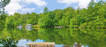 Charming 2-bedroom cabin in beautiful Mountain Rest on Lake Becky