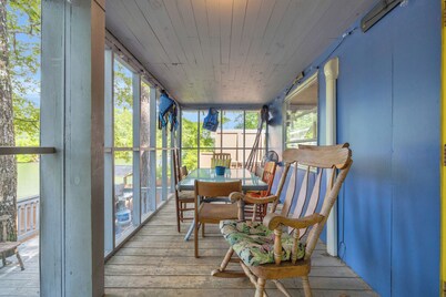 Charming 2-bedroom cabin in beautiful Mountain Rest on Lake Becky