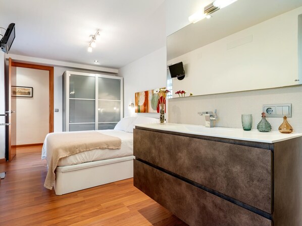 2 habitaciones, tabla de planchar con plancha y acceso a internet