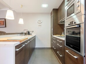 Refrigerador, microondas, horno, lavavajillas