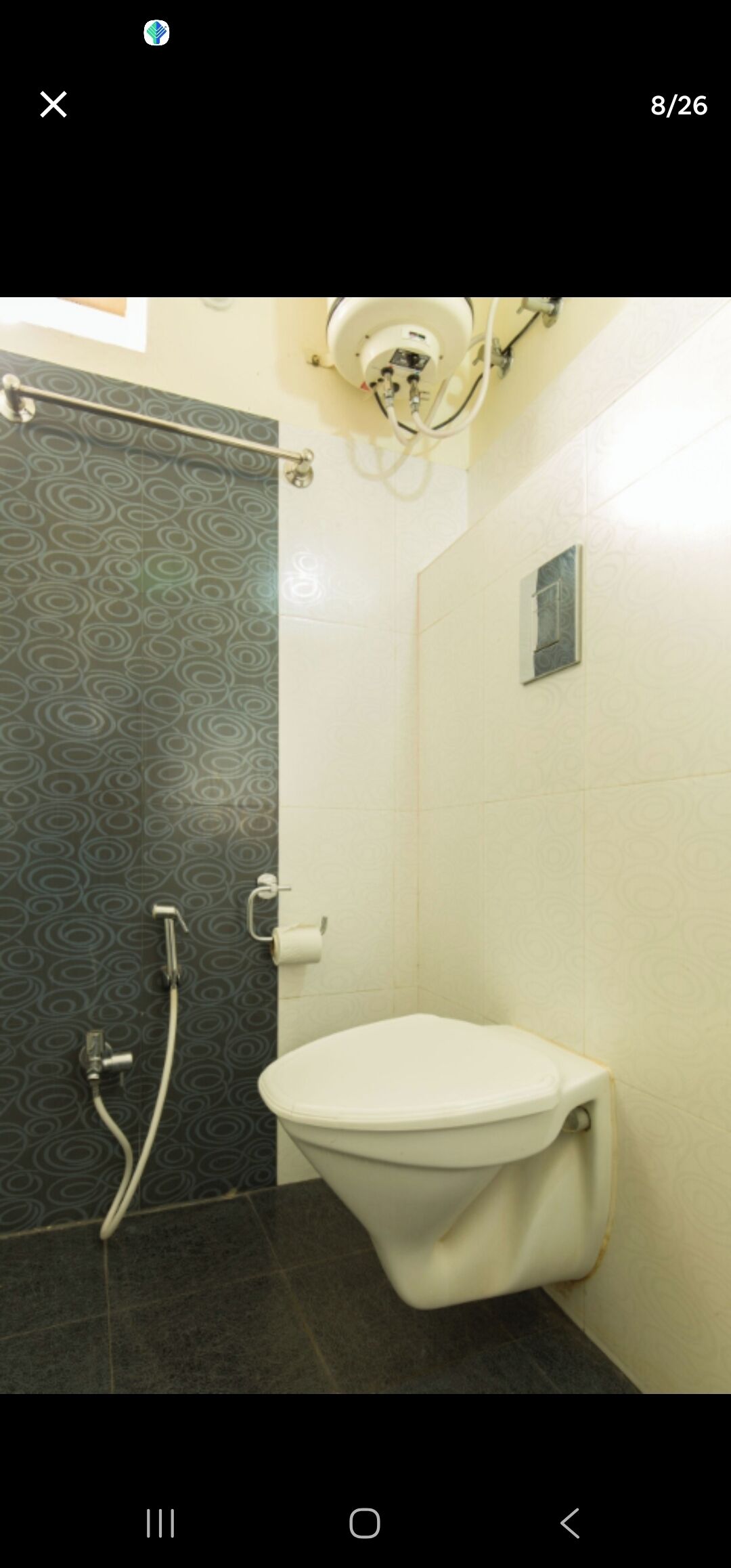 Sèche-cheveux, serviettes fournies, savon, papier toilette