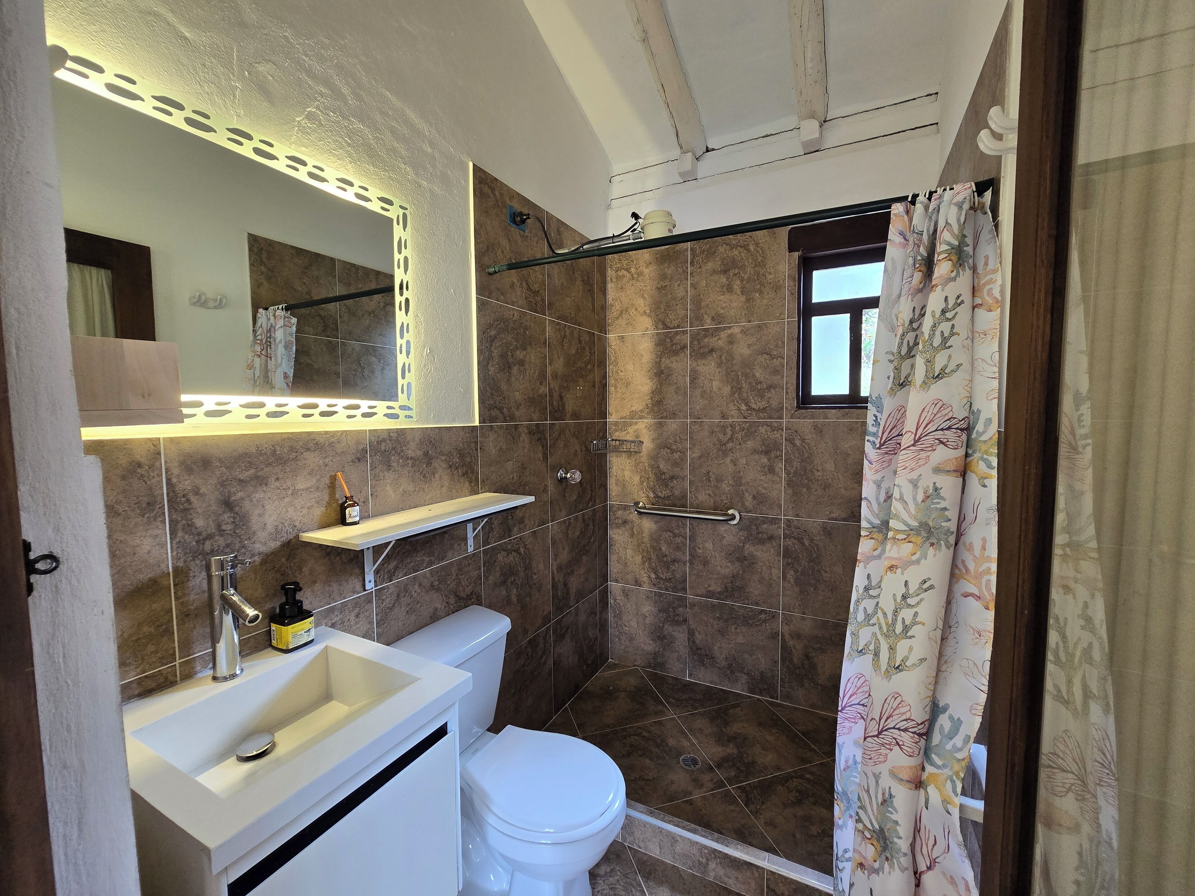 Deluxe Suite | Free WiFi