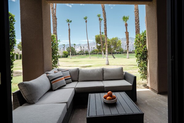 Property grounds - Desert Bloom, 2br ensuite 2ba Condo with Pool/Spa (Cathedral City)