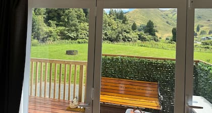 Unique sunny space in natural setting. A lovely house & private access to river.