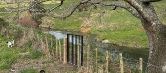 Unique sunny space in natural setting. A lovely house & private access to river.