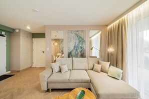 Laptop workspace, blackout curtains, iron/ironing board, free WiFi