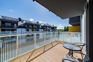 Deluxe-lejlighed - aircondition - ved stranden | Udsigt til gårdsplads