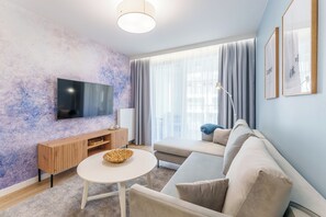 Deluxe Apartment, Air conditioning, Beachside | Laptop workspace, blackout drapes, iron/ironing board, free WiFi