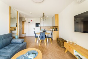 Laptop workspace, blackout curtains, iron/ironing board, free WiFi