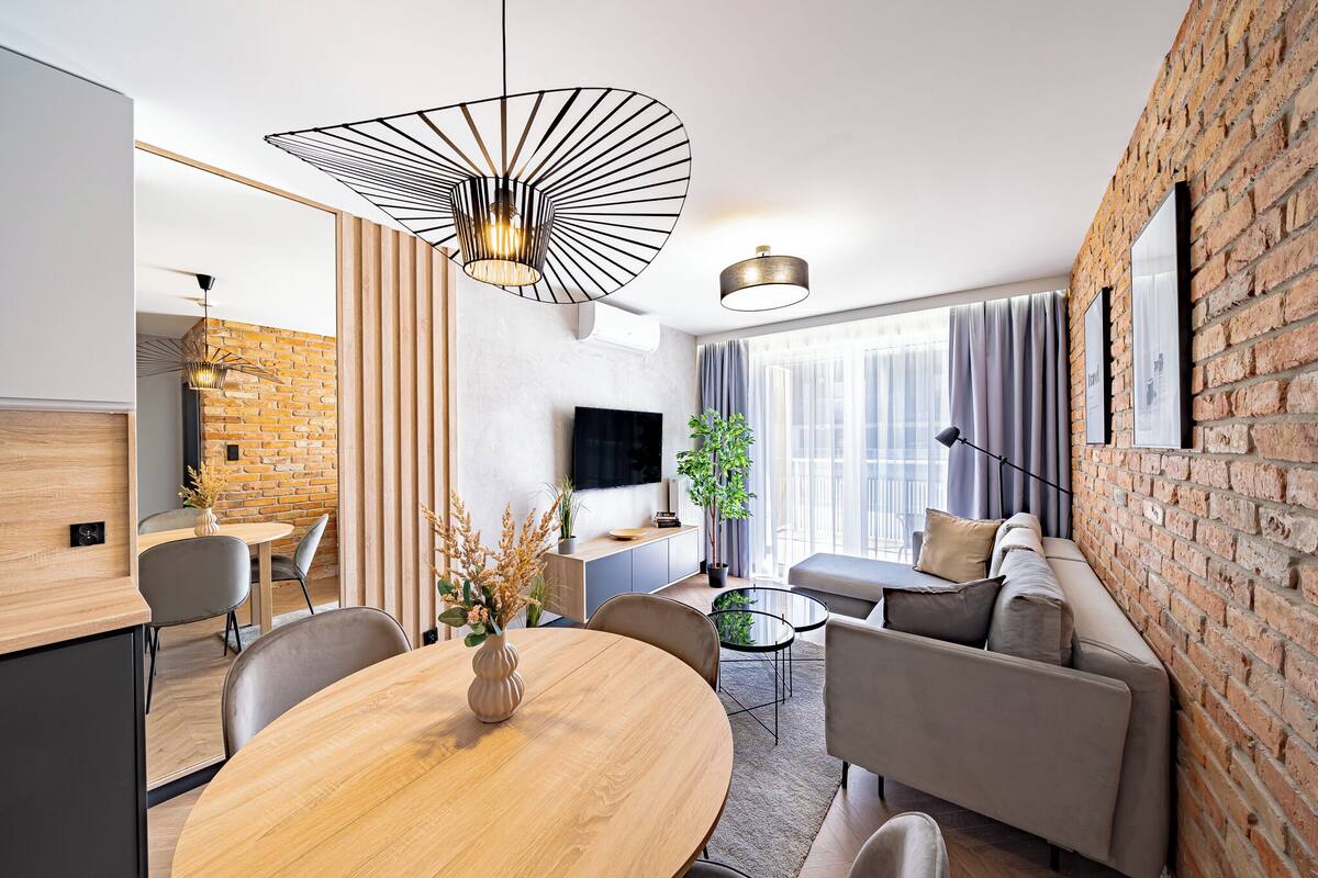 Deluxe Apartment, Air conditioning, Beachside | Laptop workspace, blackout curtains, iron/ironing board, free WiFi
