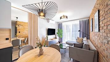 Deluxe appartement, airconditioning, langs het strand | Een laptopwerkplek, verduisterende gordijnen