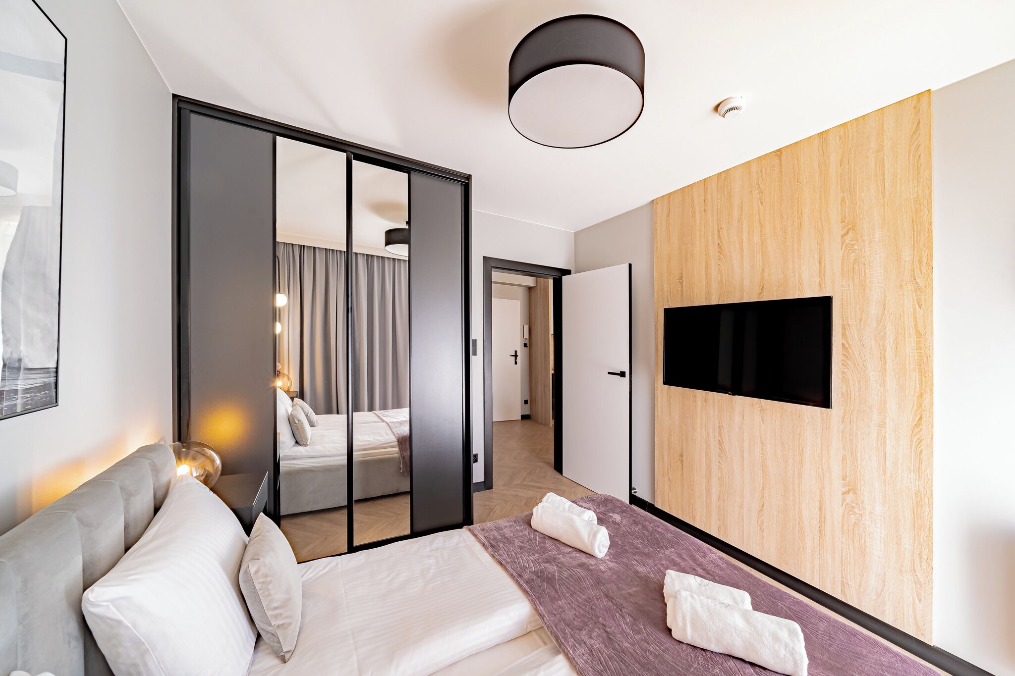 Laptop workspace, blackout curtains, iron/ironing board, free WiFi