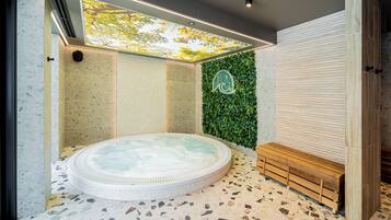 Hot tub, steam room, massages