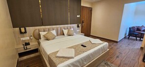 Superior Double Room, Courtyard View | Desk, iron/ironing board, free WiFi