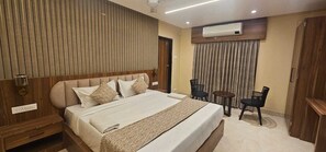 豪華雙人房 | 書桌、熨斗/熨衣板、免費無線上網