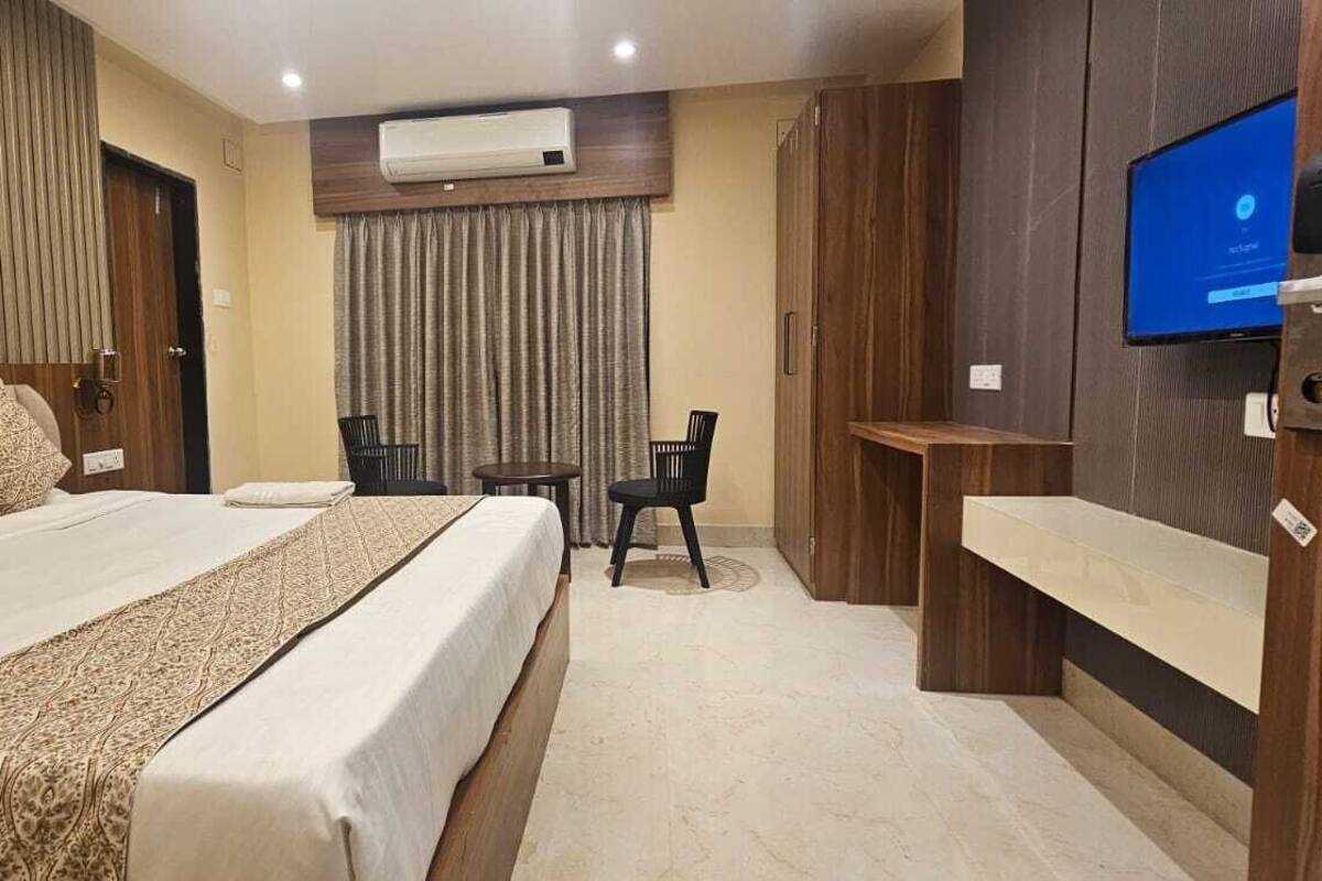 Habitación doble superior, vistas al patio | Escritorio, tabla de planchar con plancha, wifi gratis