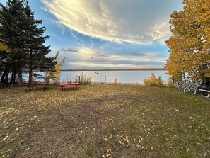 Property grounds - Montana Mountain Getaway (Babb)