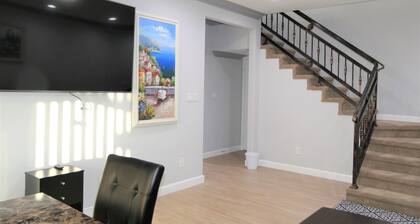 Comfortable Home 3-bedroom condo in delightful Anaheim with AC