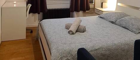 3 habitaciones, tabla de planchar con plancha y wifi gratis