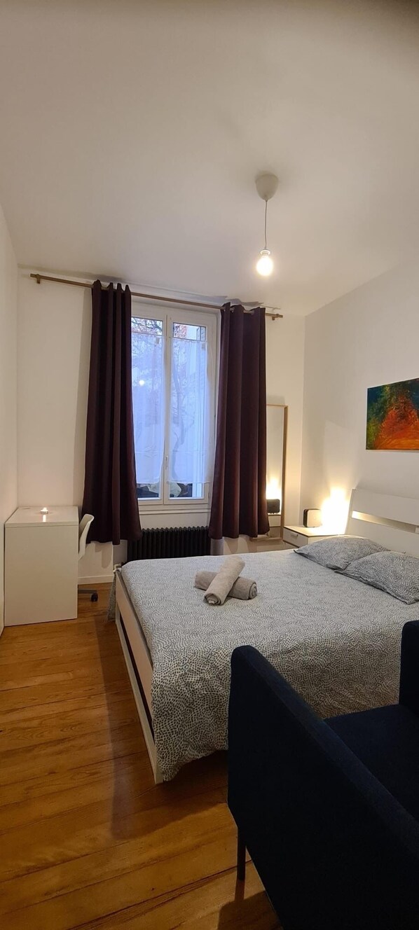 3 bedrooms, iron/ironing board, free WiFi, bed sheets