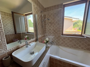 Secador de pelo, bidet