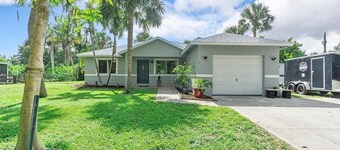 Delightful house with AC in sunny Fort Lauderdale, close to FLL Airport.
