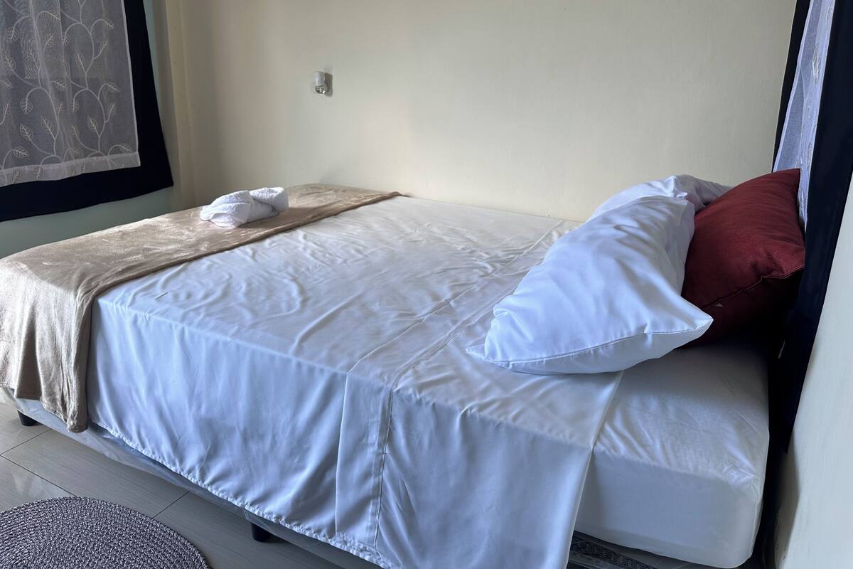 Kahden hengen standard-huone, tupakointi kielletty | Silitysrauta/-lauta, ilmainen Wi-Fi