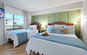 2 habitaciones, tabla de planchar con plancha y cuna de viaje 