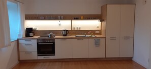 Kühlschrank, Ofen, Herdplatte, Geschirrspüler