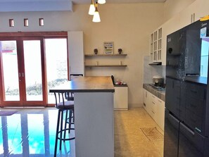 Fridge, dishwasher