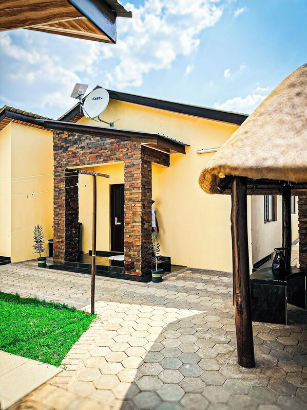 Exterior detail - 4-bedroom bungalow in Lusaka (Lusaka)