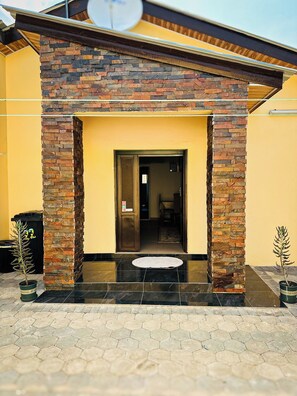 Exterior detail - 4-bedroom bungalow in Lusaka (Lusaka)