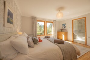 4 habitaciones, tabla de planchar con plancha y cuna de viaje 