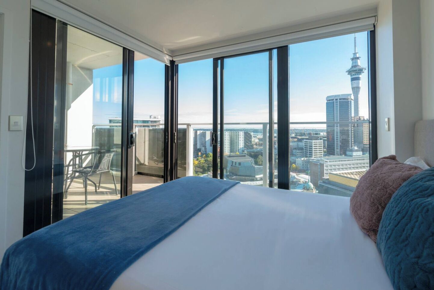 2 bedrooms, iron/ironing board, internet, bed sheets