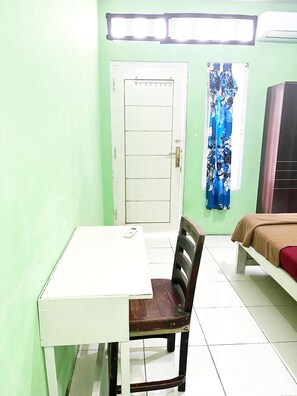 Quarto solteiro standard | Escrivaninha, Wi-Fi de cortesia