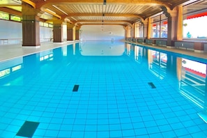 Piscina coperta, una piscina riscaldata