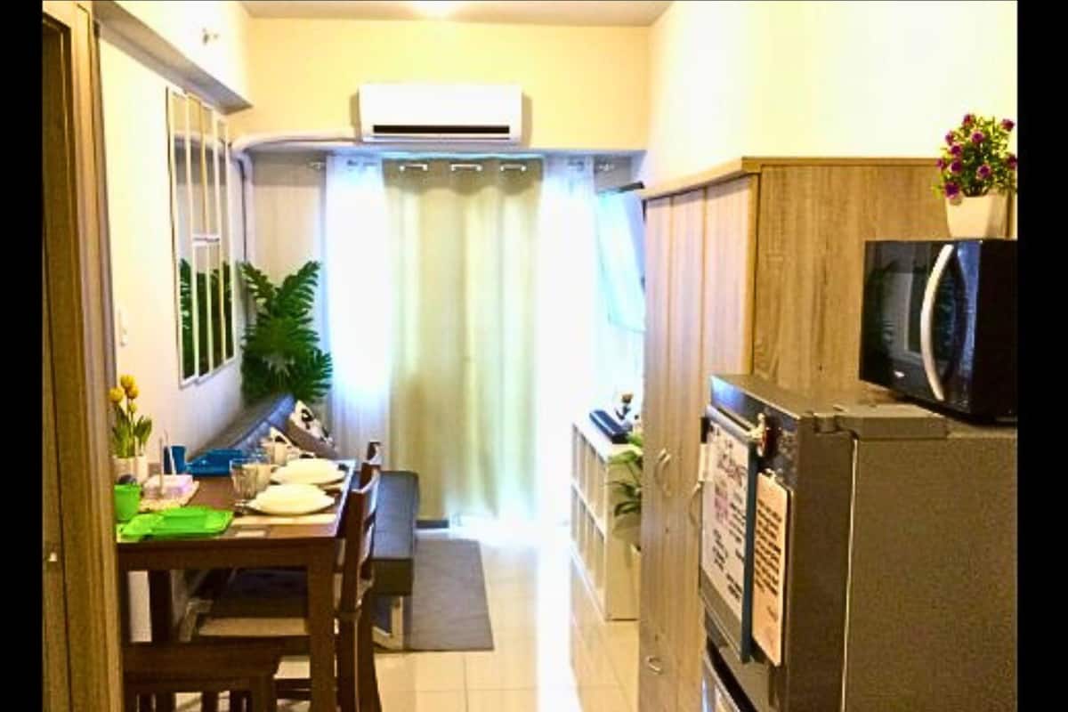 Suíte luxo, vista para o mar | Opções para refeição no quarto