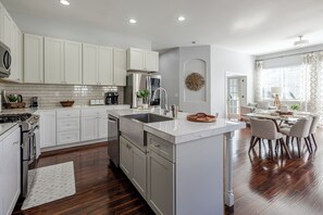 Kochgeschirr/Geschirr/Besteck