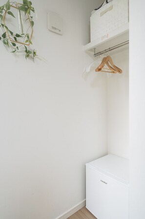 Interior - 8 min walk from Nishi-Shinjuku Station / 15 min walk from Shinjuku Station / 15 min walk from Shin-Okubo Station on JR Yamanote Line / Free WiFi (新宿区北新宿)