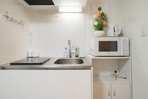 Fridge, microwave, cookware/dishes/utensils