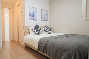 1 bedroom, free WiFi - 8 min walk from Nishi-Shinjuku Station / 15 min walk from Shinjuku Station / 15 min walk from Shin-Okubo Station on JR Yamanote Line / Free WiFi (新宿区北新宿)