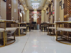 20 restoran, sarapan dihidangkan