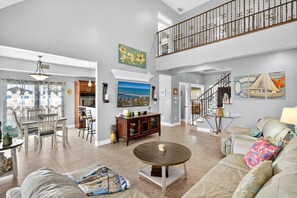 Smart TV, video games, table tennis - Palm & Play Villa - Heated Pool & Canal! (Cape Coral)