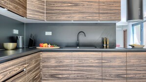 Refrigerador, microondas, horno y lavavajillas 