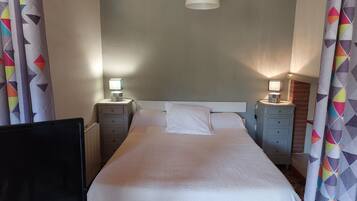 Iron/ironing board, Internet, bed sheets